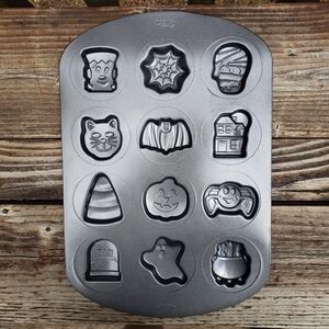 Wilton Halloween Themed Cookie Pan (12 Different Spooky Designs)